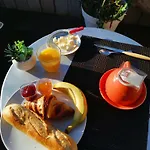 L'étape Bien être,chambres Et Tables D'hôtes,épicerie Café, Salon De Massage * Camps-sur-l'Agly