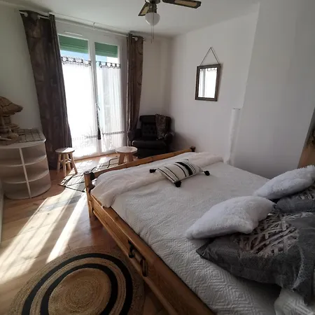 Quarto em Acomodações Particulares L'étape Bien être,chambres Et Tables D'hôtes,épicerie Café, Salon De Massage *