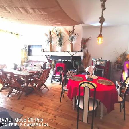 Quarto em Acomodações Particulares L'étape Bien être,chambres Et Tables D'hôtes,épicerie Café, Salon De Massage